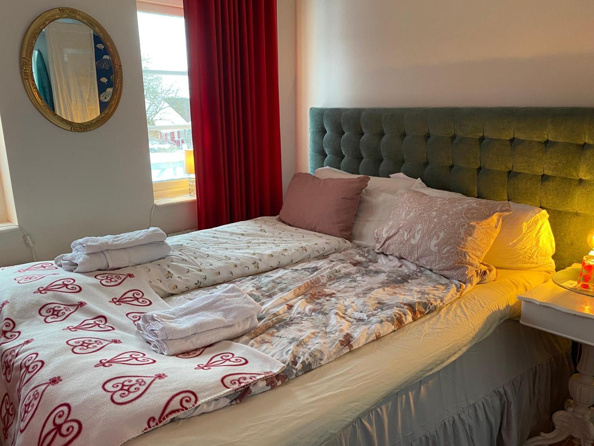 Hotel In Svalsaeter, Kallfors, Jaerna, Stockholm, 5 Min To Golf & 15 Min To Ytterjaerna Concerts Екстериор снимка